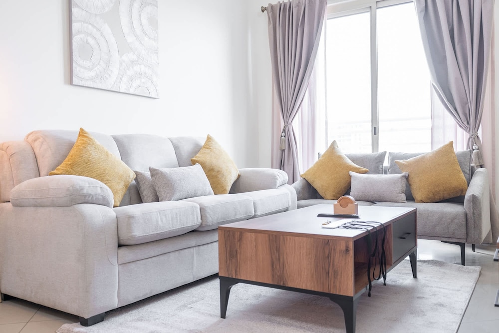 1 Bedroom Apartment With a City View and Sleeps 4