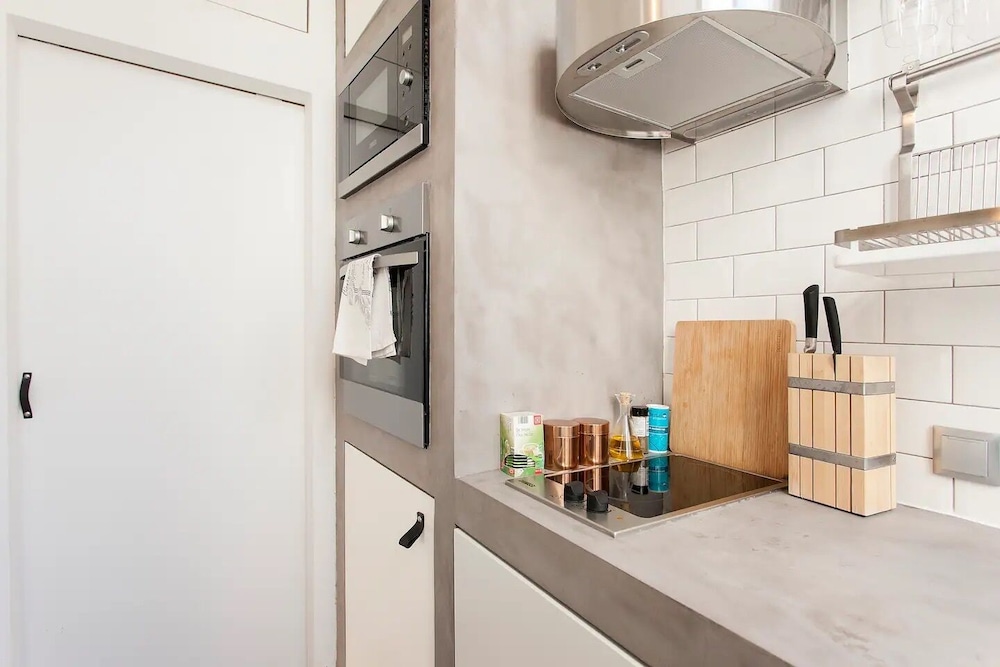 Chic Studio Located In Lisbon Historic Centre view 4