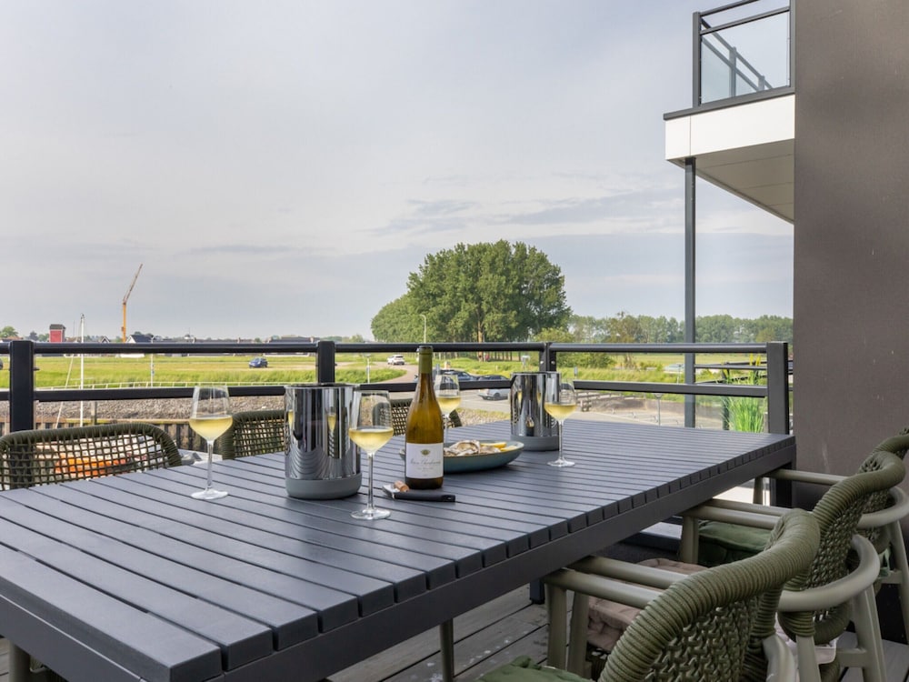 Lush Apartment With Water Views view 3