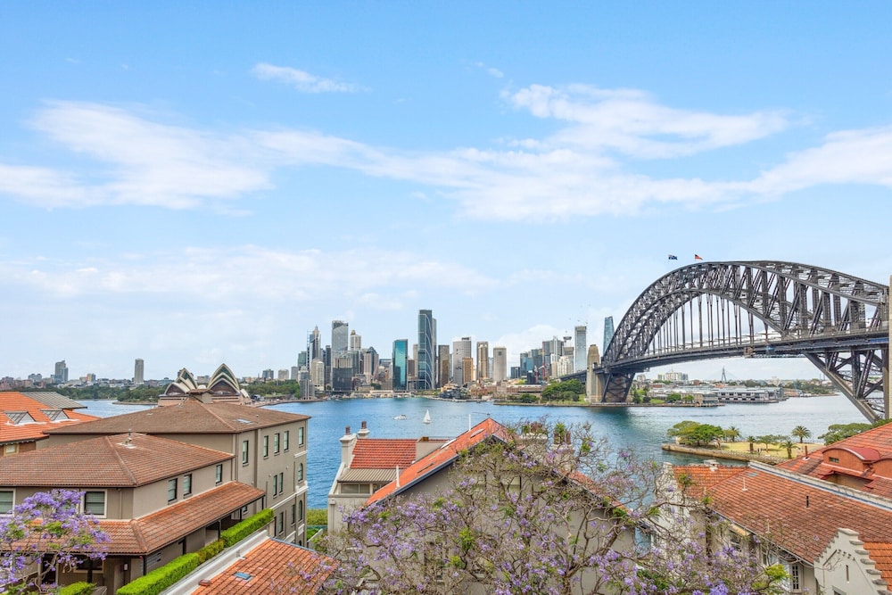 Boutique 2-bed With Stunning Sydney Harbour Views