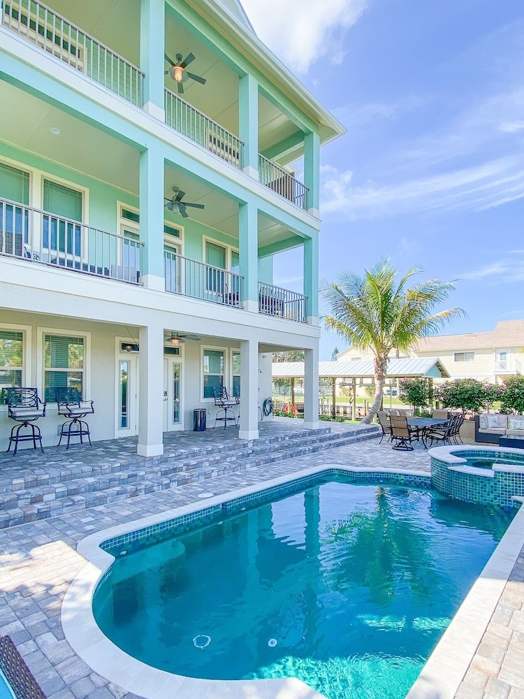 135 Island Escape: 5br Home W/ Pool And Spa! 5 Bedroom Home