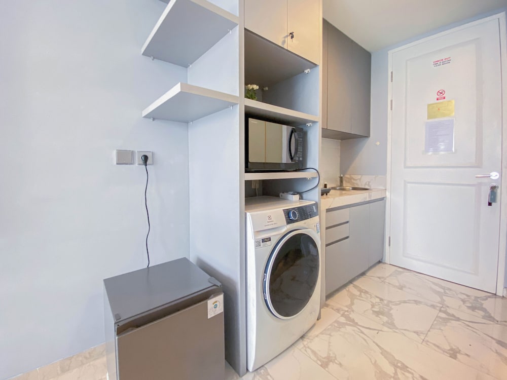 Minimalist and Cozy Studio at Apartment Art Deco