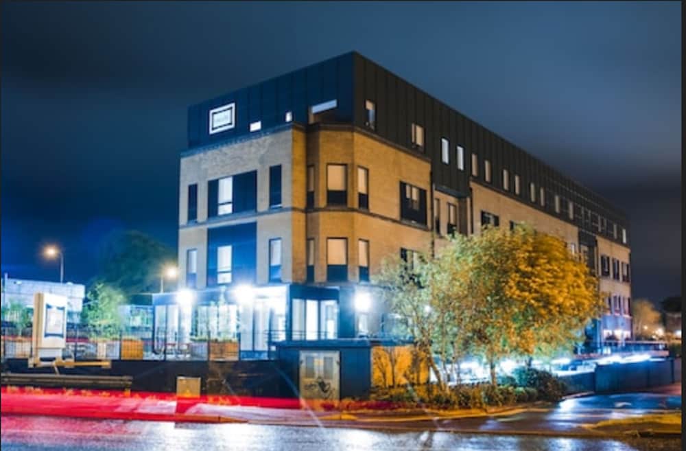 Hotel Swuite Galway - Image 1