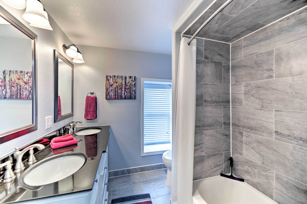 Charming Historic Condo - Walk to Downtown & UW view 4