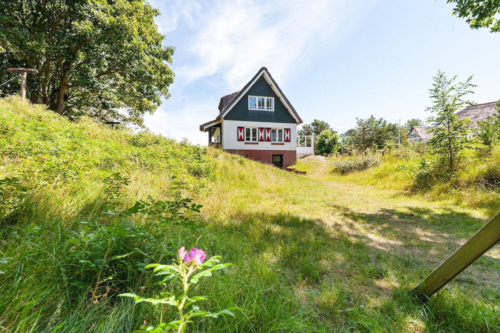 Beautiful Dune Villa With Thatched Roof on Ameland, 800 Meters From the Beach view 4