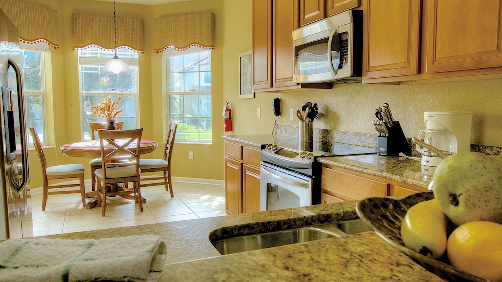 Heathrow Home with Pool at Windsor Hills - Image 2