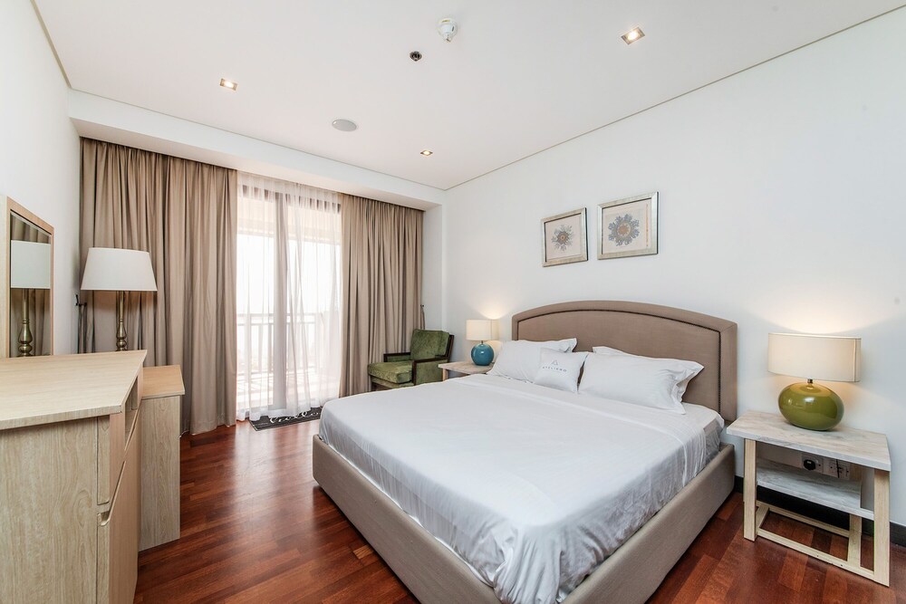 Exotic Apartments at Royal Amwaj