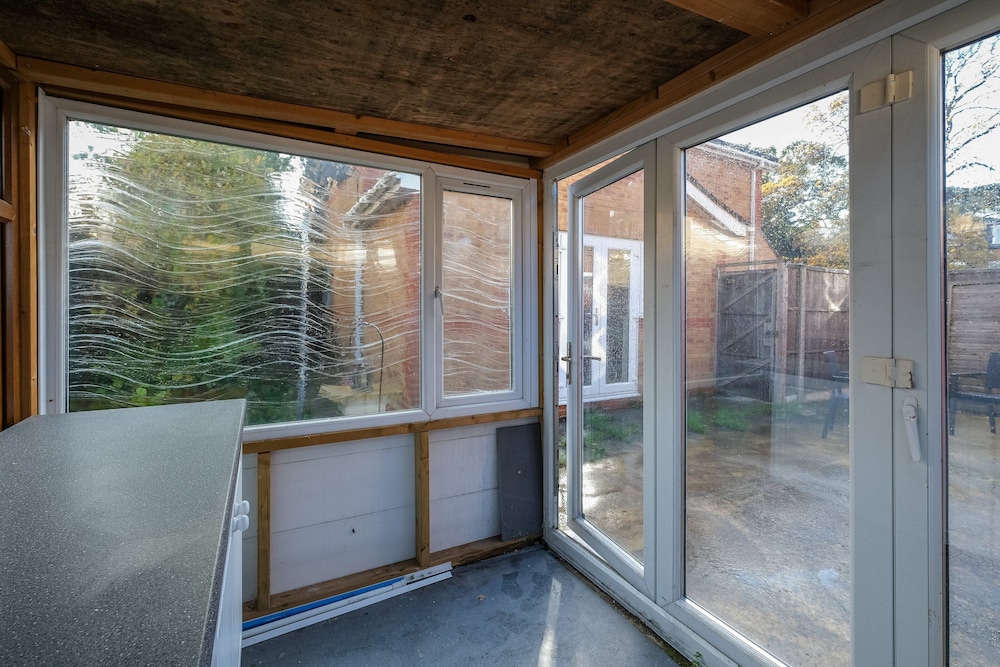 Isher 3 Bedroom 2 Bath Hse with Parking