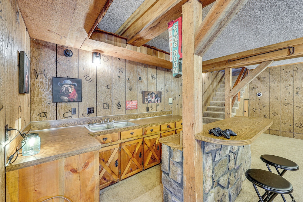4 Mi to Lake Access: Pet-friendly Home in Bismarck