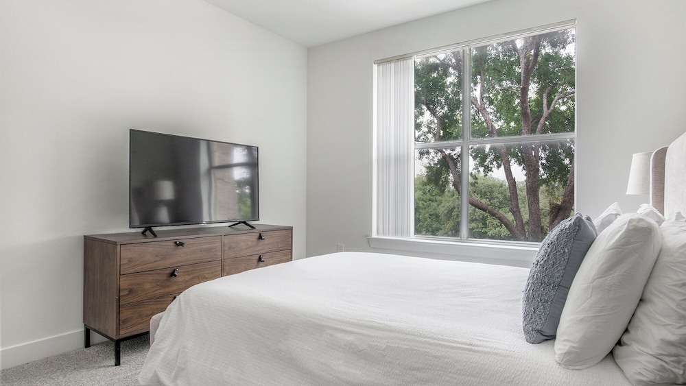 Landing Apartments - North Dallas