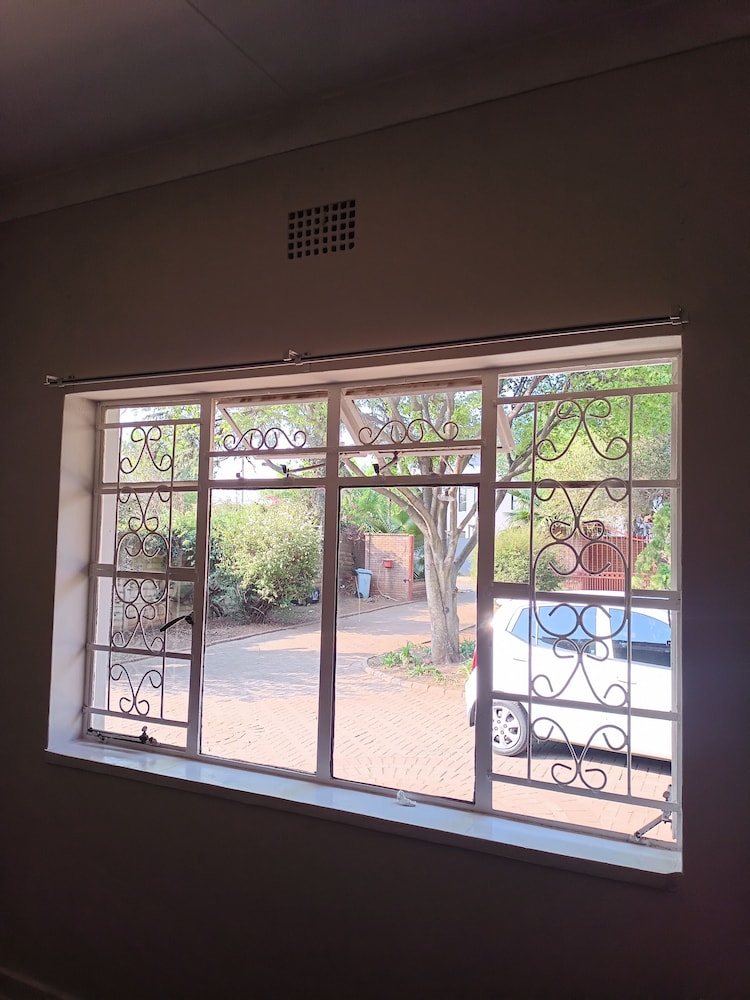JM TOURS & SAFARIS GUESTHOUSE