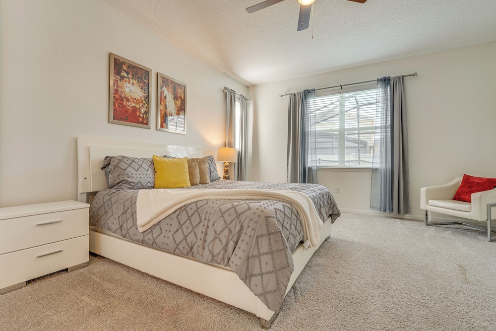 Home Near Theme Parks in Kissimmee: Family Perks!