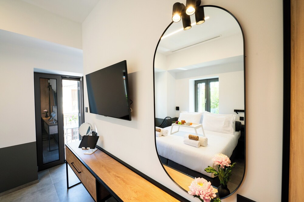 Cardamilia Suites