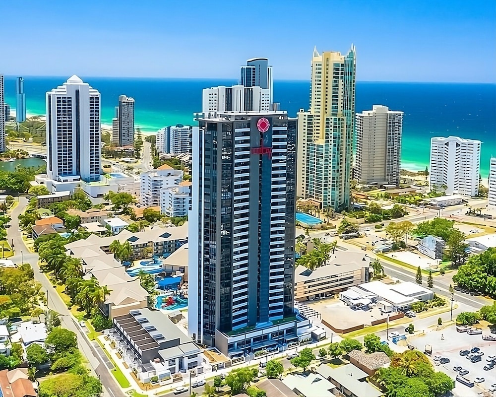 Surfers Paradise 2-bed Near Beach With Pool & Gym