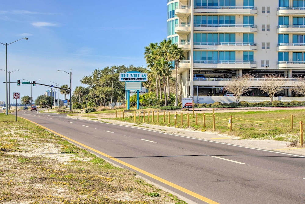 Biloxi Condo w/ Pool Access - Steps to Beach!