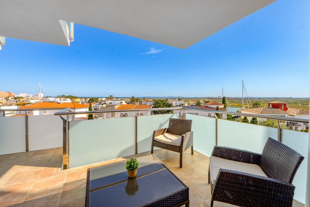 Apartment in Roses Near Santa Margarita Beach
