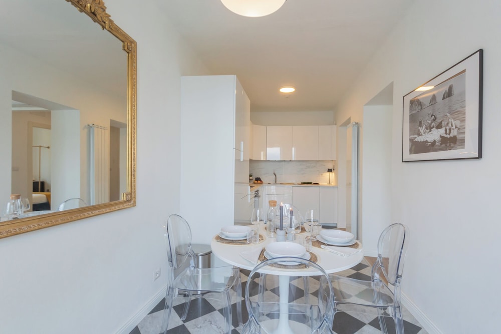 Lakeview Apartments by Rent all Como