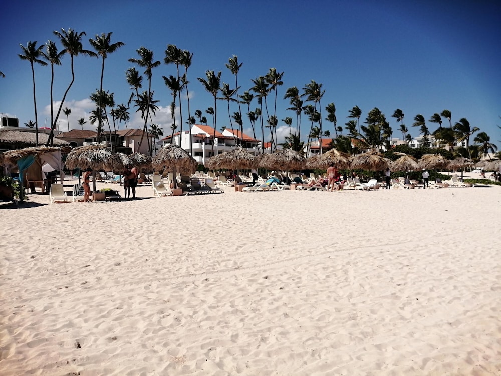 Los Corales Beach Village