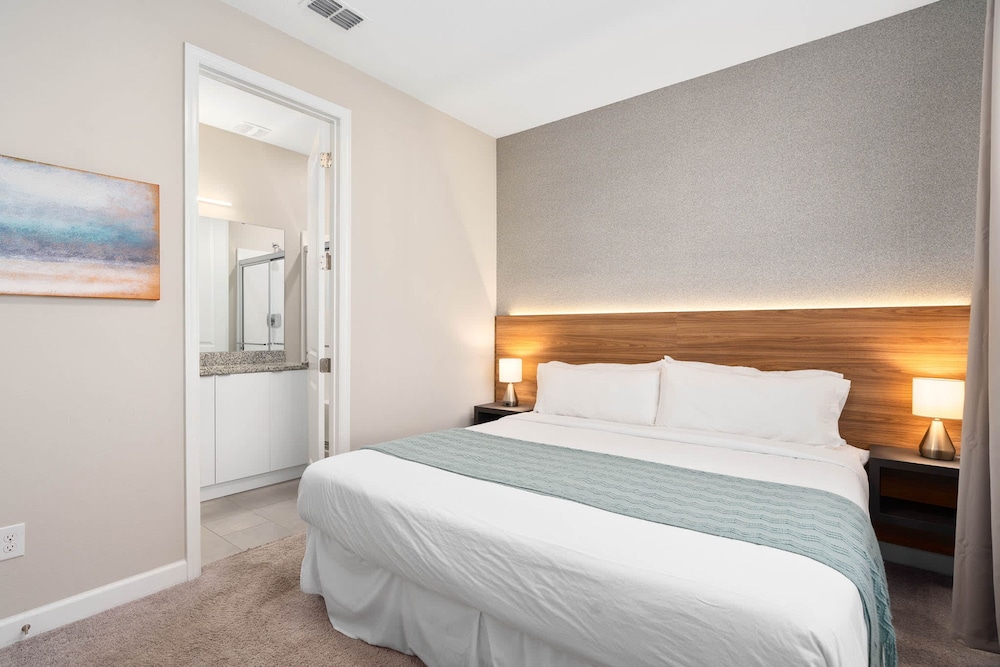 Super Close- Disney s Parks w Theme Rooms Pool