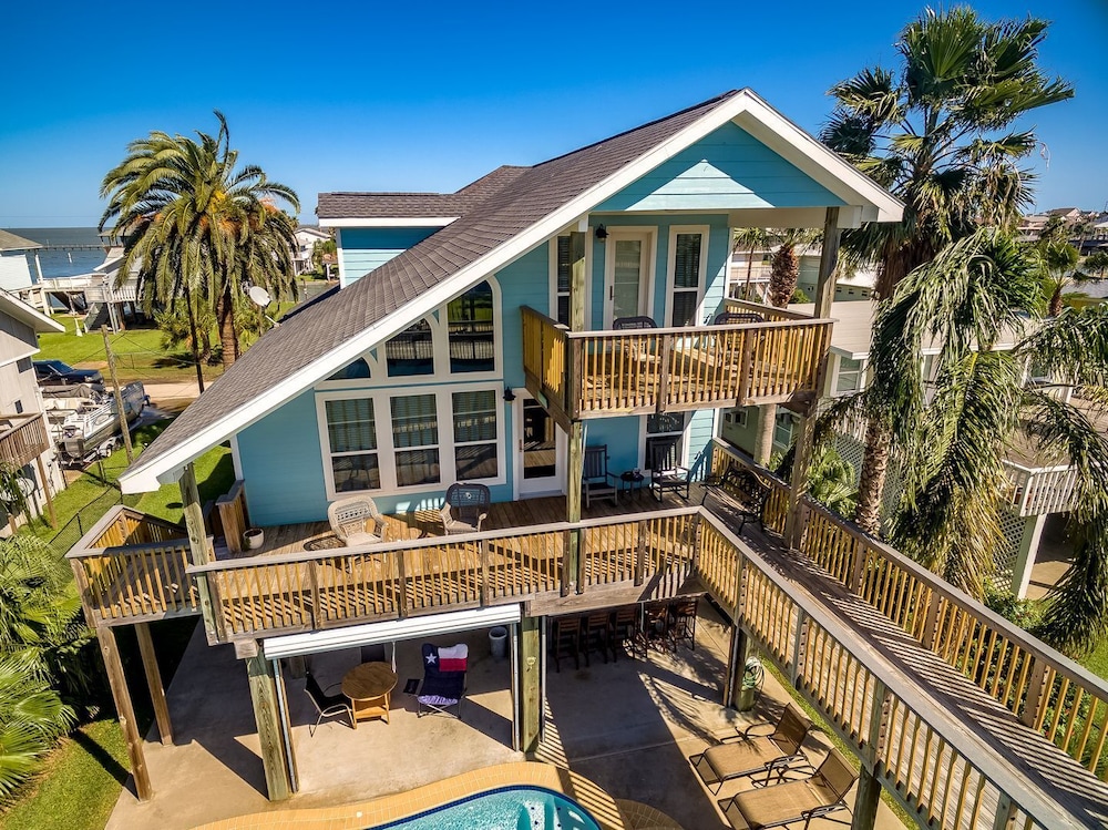 Margaritaville on the Bay by Ryson Vacation Rentals