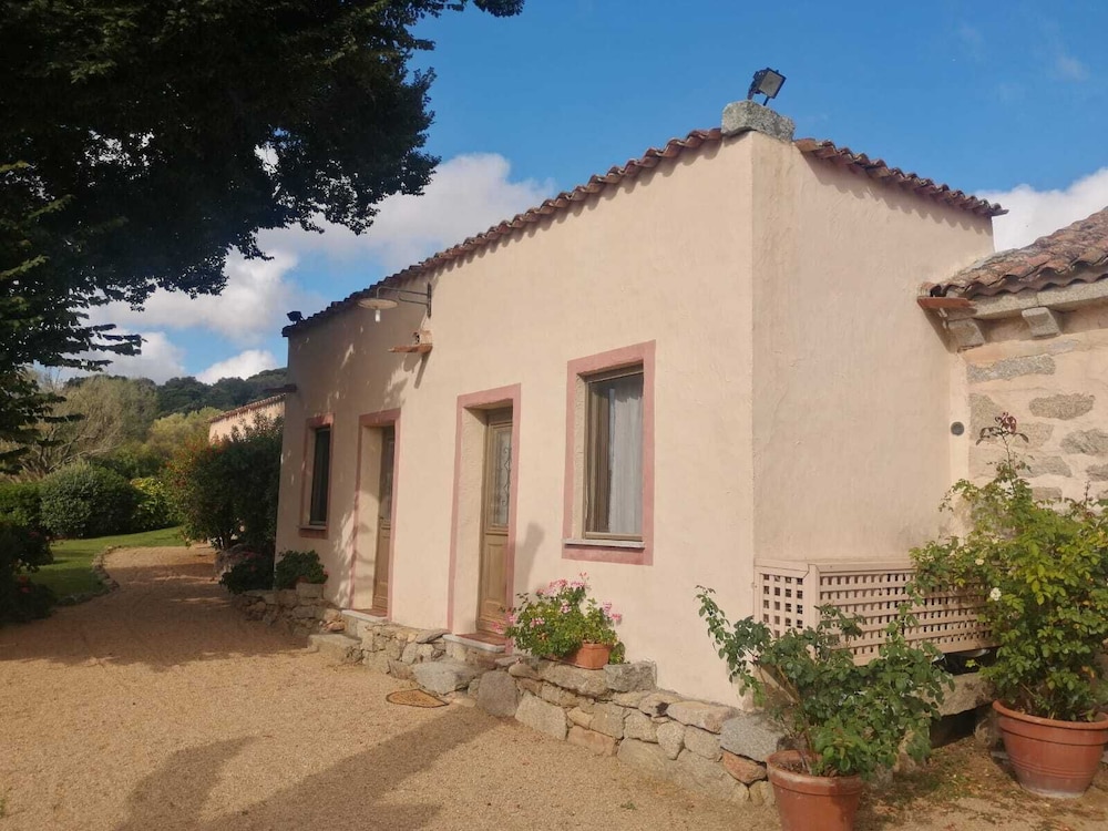 Impeccable 6-bed Villa in Luogosanto view 2