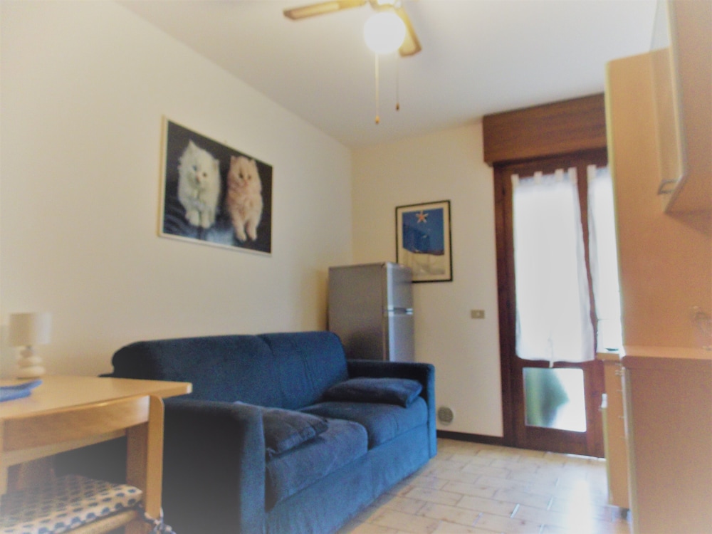 Flat With Parking Only 100m From the Beach