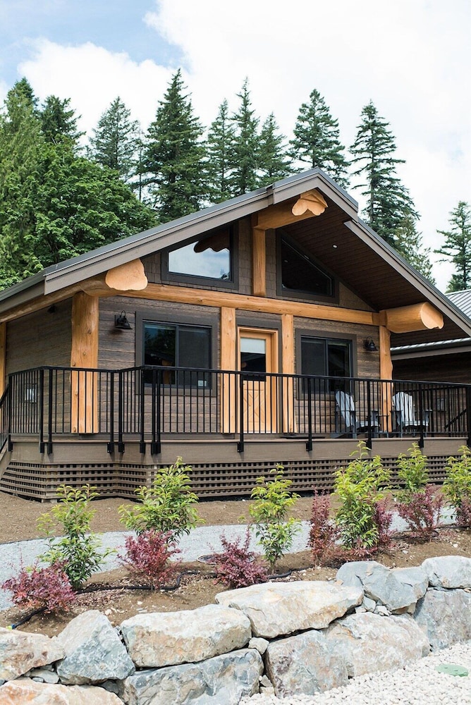 Rowena's Inn On The River