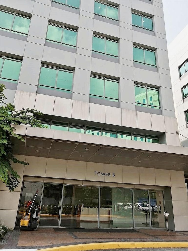 BGC Mckinley City Center Apartments