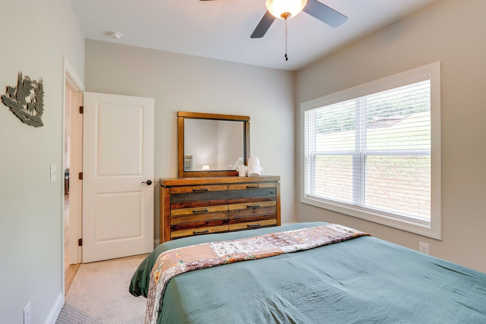 Cozy Blue Ridge Cabin: Game Room & Mountain Views