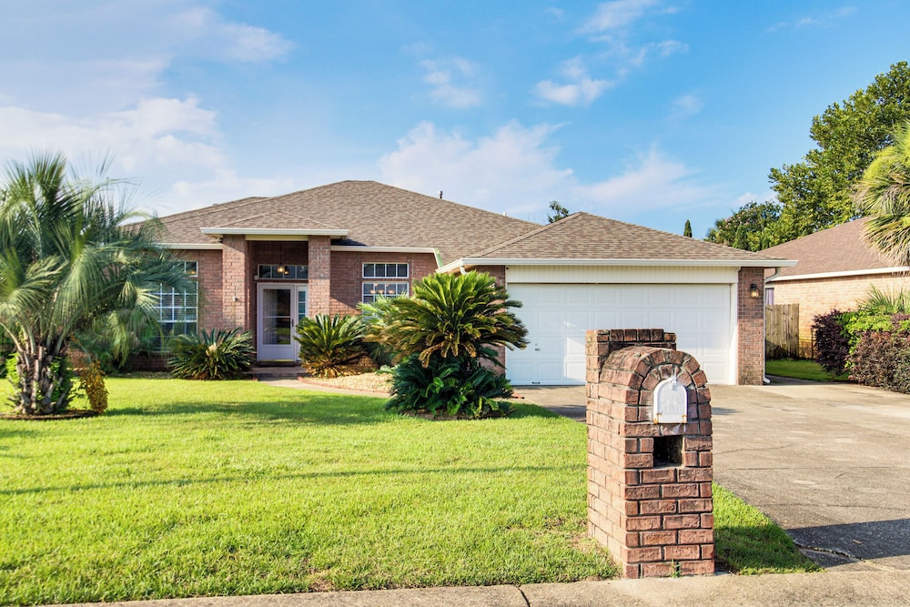 Outdoor Oasis: Group Getaway in Pensacola!