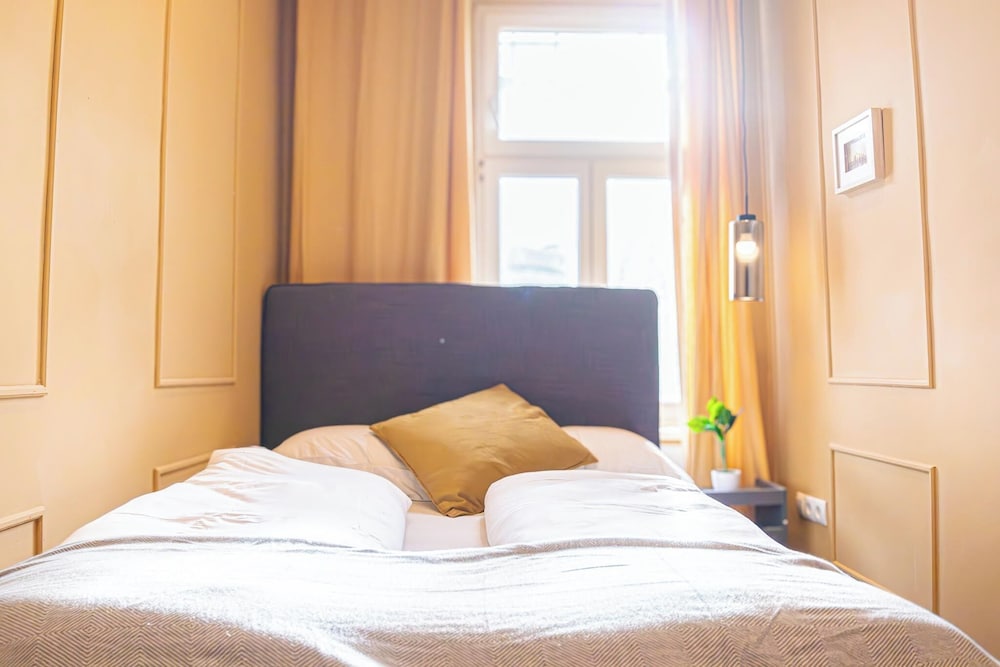 Group Friendly 4BR Near Westbahnhof