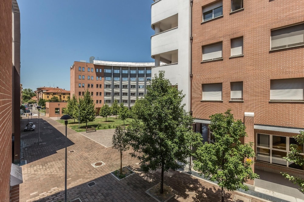 Dossetti in Bologna With 1 Bedrooms and 1 Bathrooms photo 3