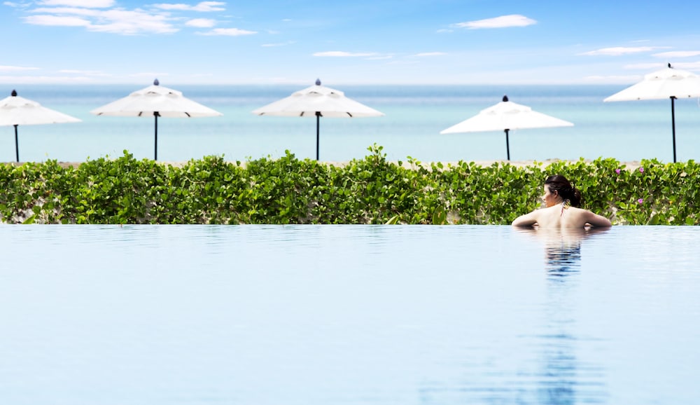 Graceland Khaolak Beach Resort