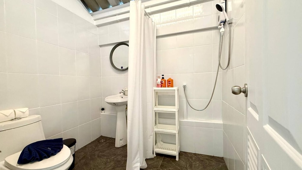 Valley 41 - 2 bdr Private Villa Near Phuket Town