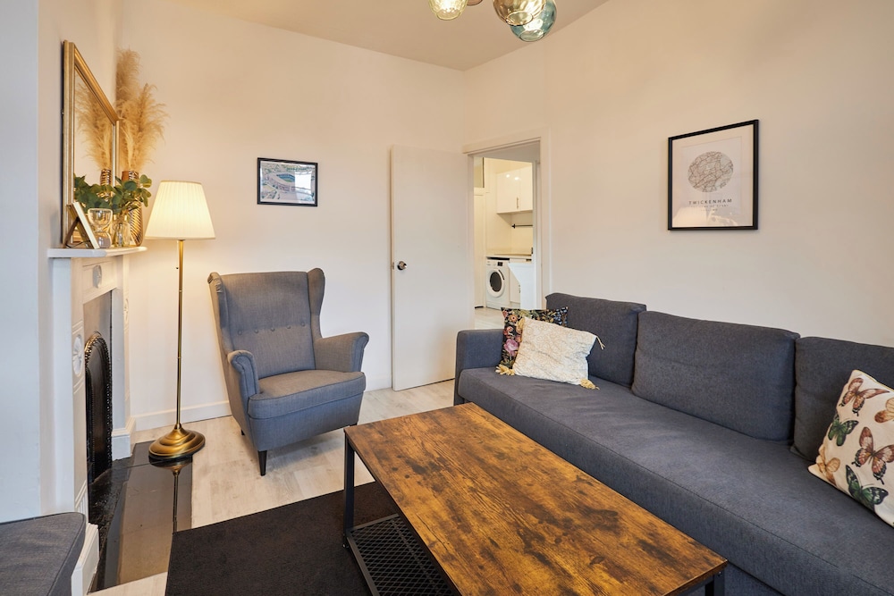 Host Stay Cosy Twickenham Rugby Gem view 5