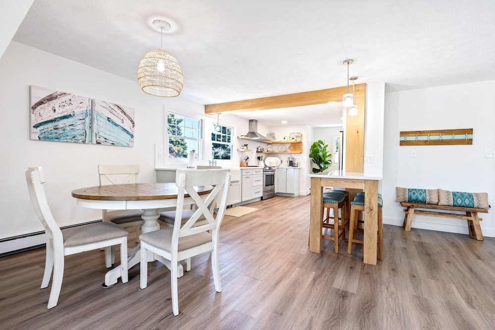 Beachwood Getaway Sleeps 10!