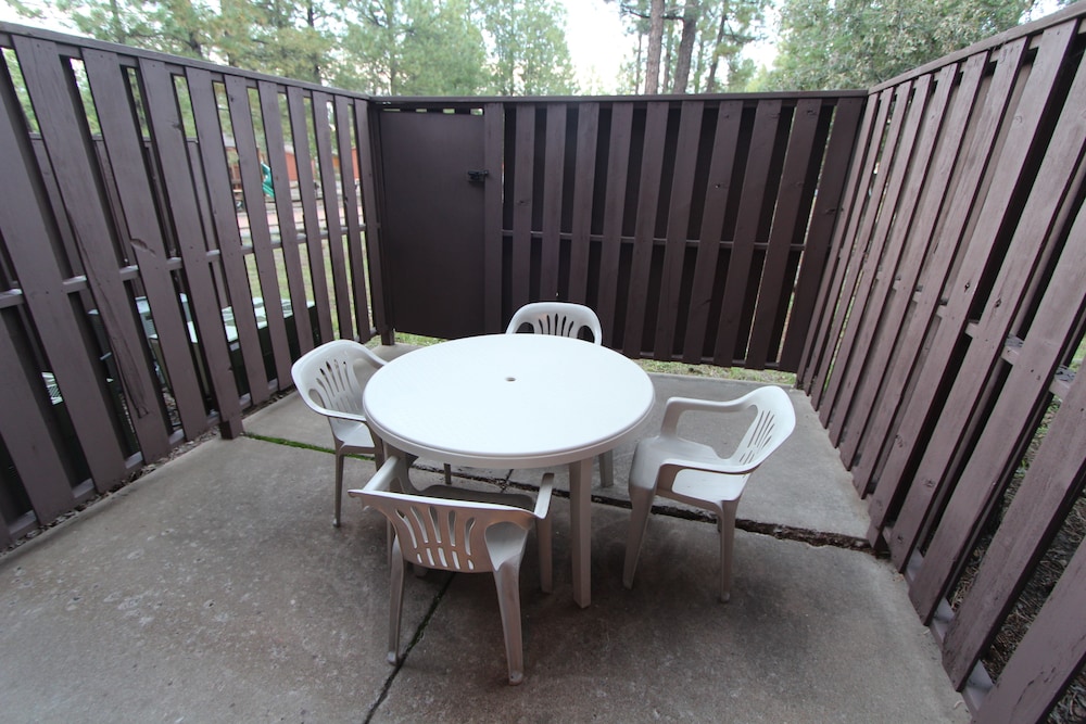 Roundhouse Resort