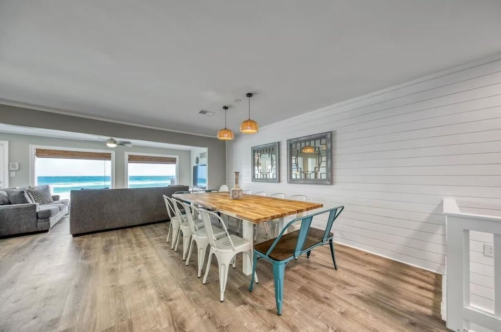 Green Reef #6- Beachfront Bliss