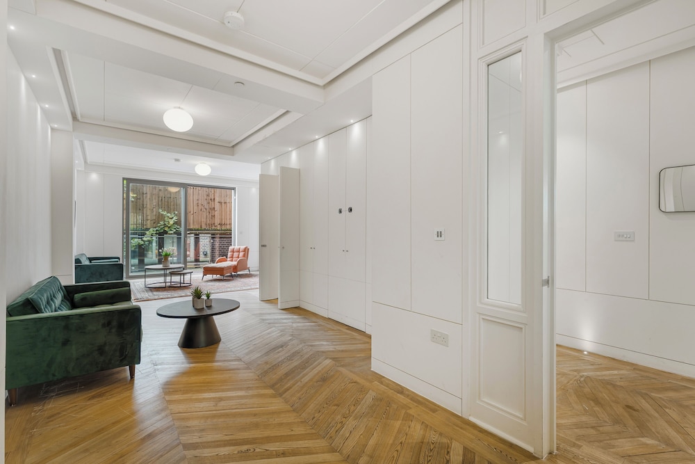 Spacious 5 Bdrm Townhouse in Camden