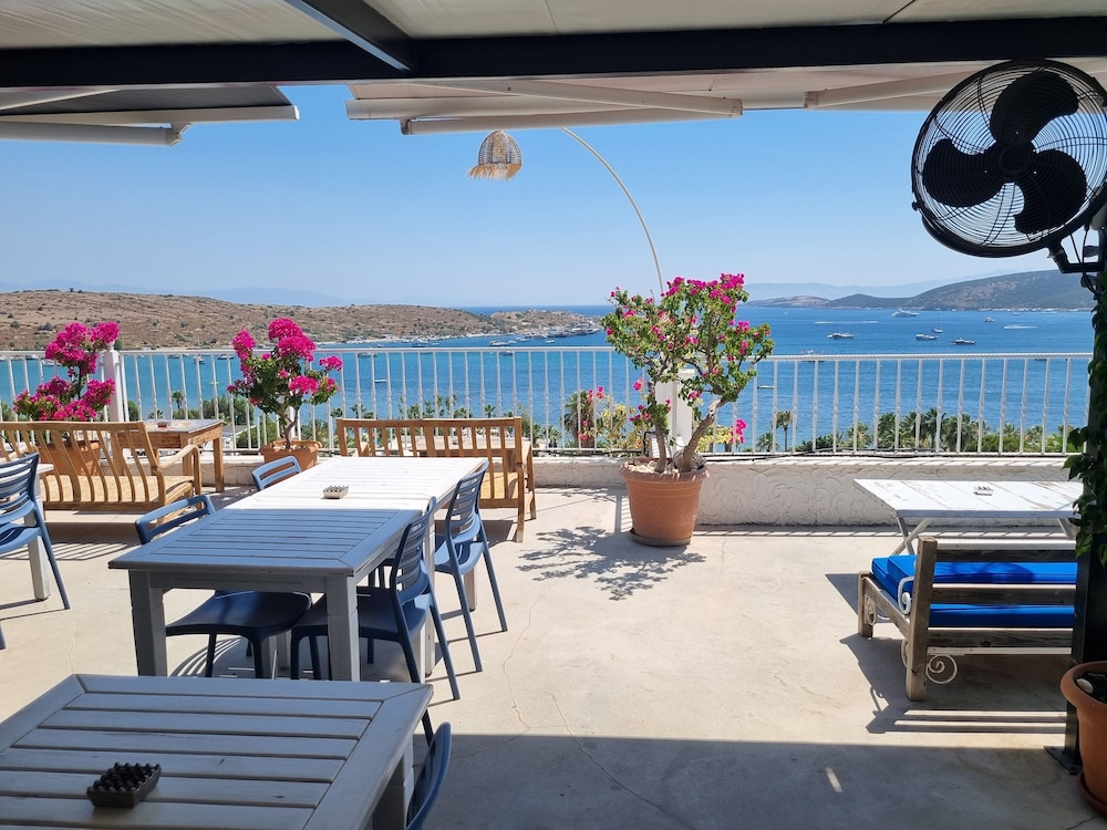 BERG OTEL view 3