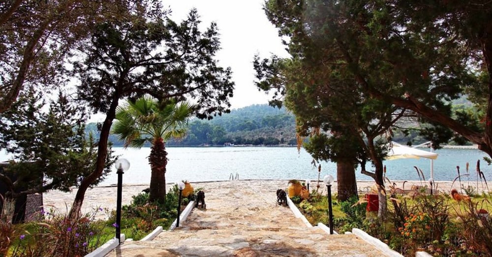 Vhillas Private Luxury Villa Leo view 4