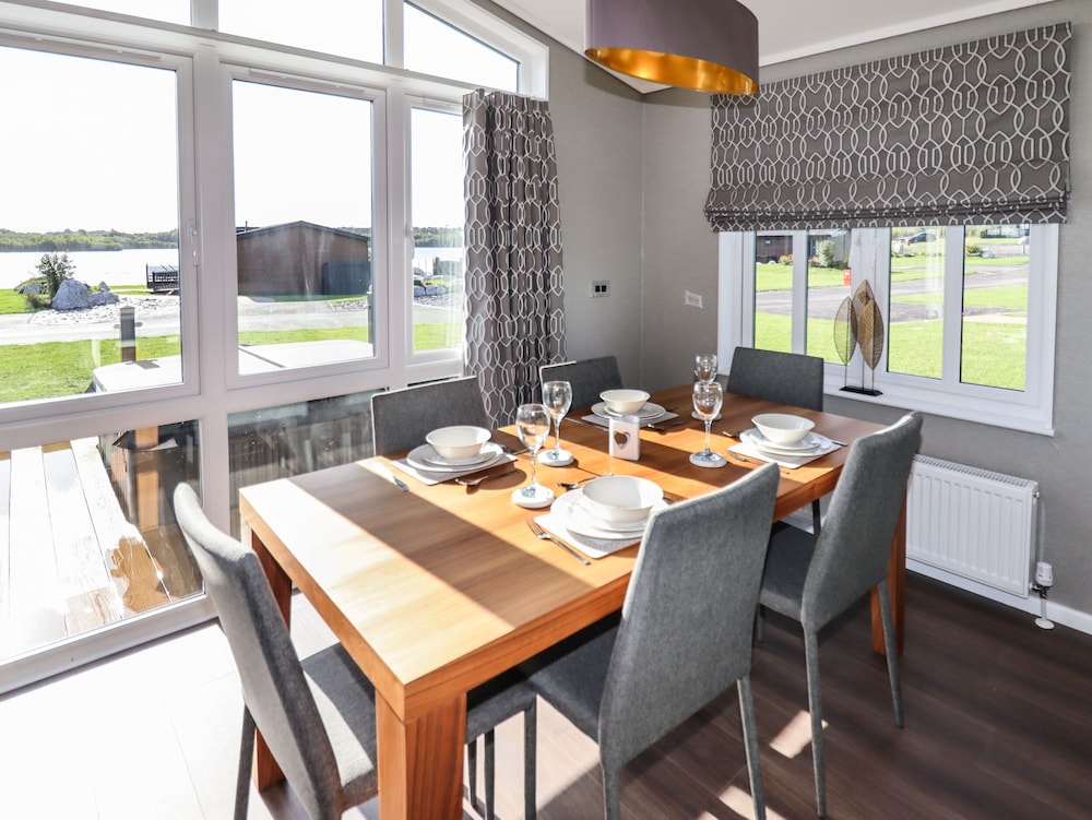 28 Delamere Point