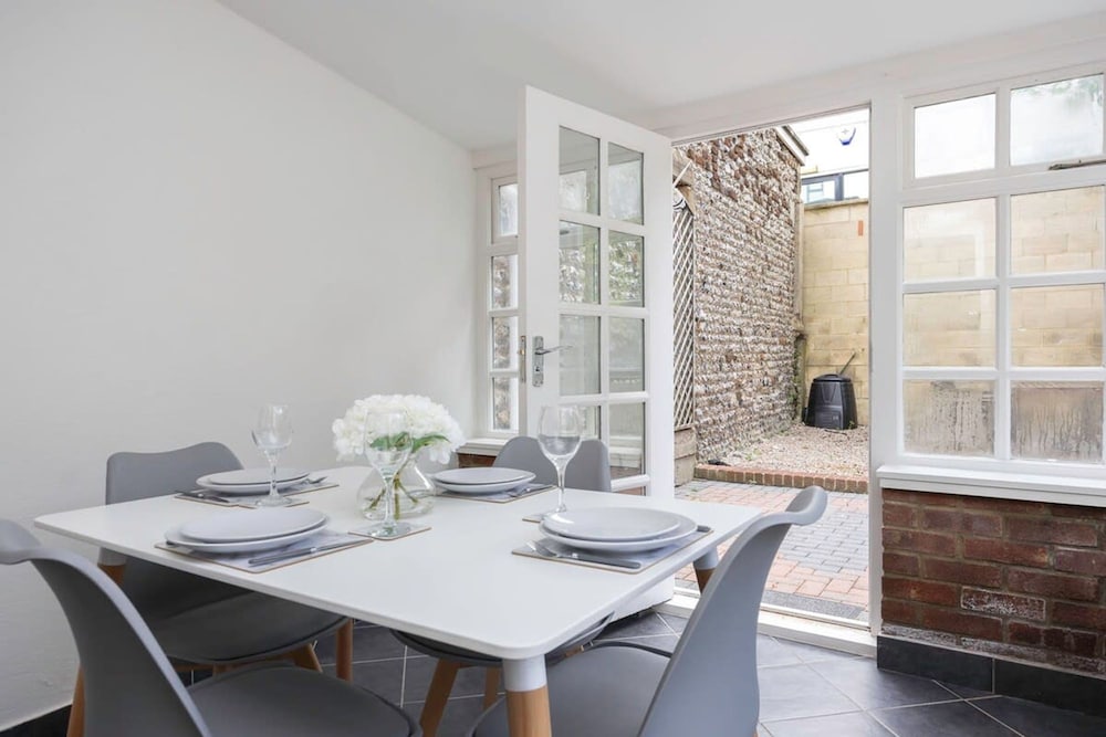 Host Stay Devonshire Place Apartment view 4