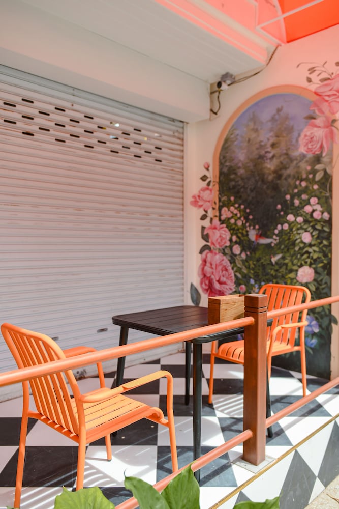 Side Walk Boutique Hotel