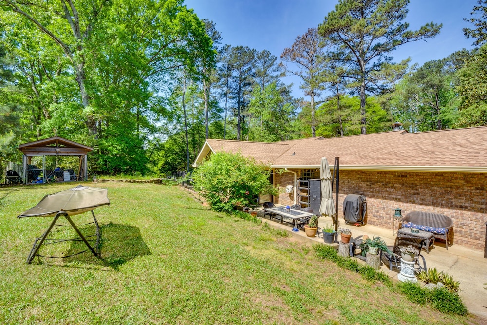Whimsical Athens Home - 3 Mi to Sanford Stadium view 5