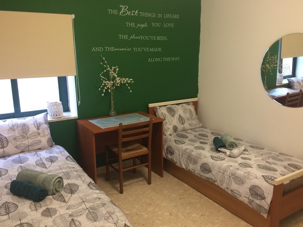 Maltese Rooms
