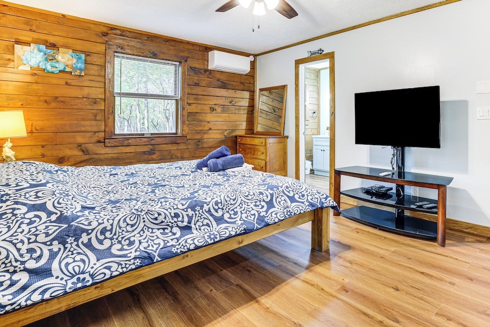 Long Pond Log Cabin w/ Hot Tub Soaks & Outdoor Fun