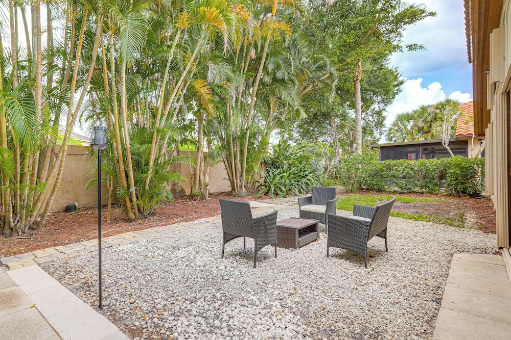 8 Mi to Stuart Beach: Home w/ Pool Access!