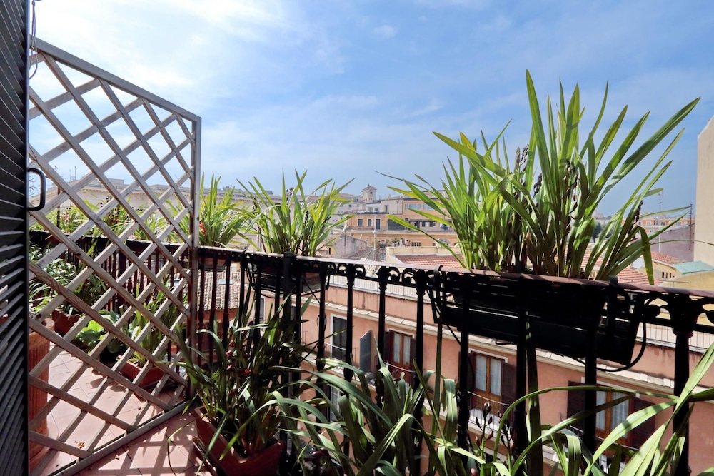 Treasurerome Colosseum Terrace 2BR