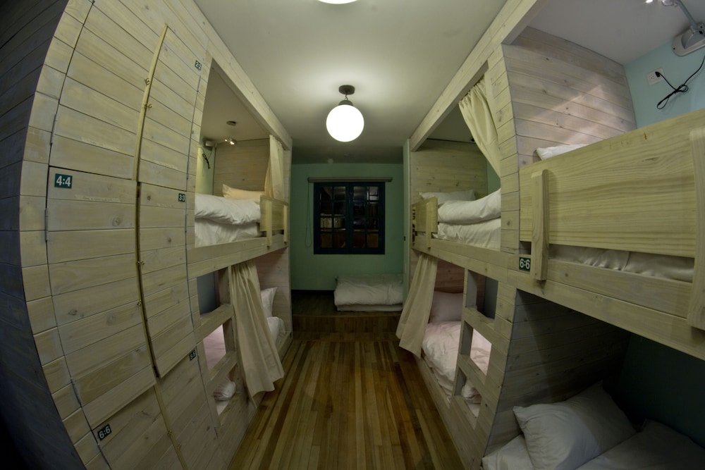 1212 Hostels